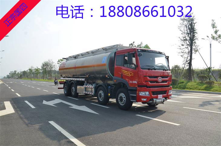 解放前四后六鋁合金運(yùn)油車(chē) 解放前四后六鋁合金運(yùn)油車(chē)