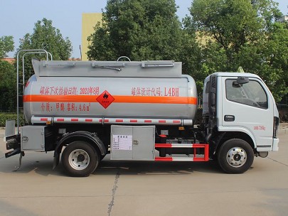 國(guó)六5噸甲醇乙醇罐式運(yùn)輸車(chē)圖片 國(guó)六5噸甲醇乙醇罐式運(yùn)輸車(chē)圖片