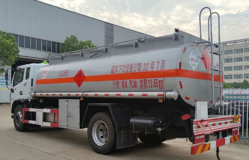 國(guó)六東風(fēng)多利卡D8加油車(chē) 國(guó)六東風(fēng)多利卡D8加油車(chē)